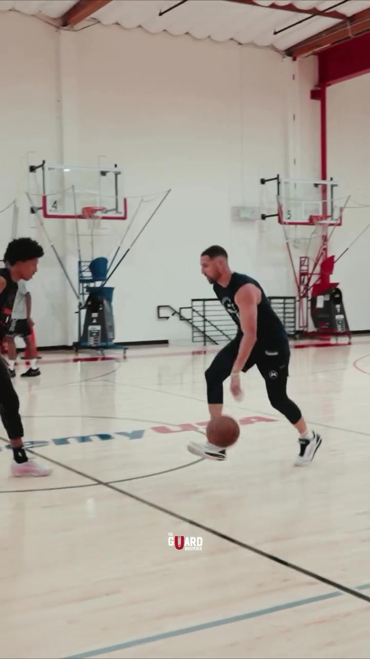 切磋技艺!训练师晒郭昊文与克莱&麦克朗一起训练视频